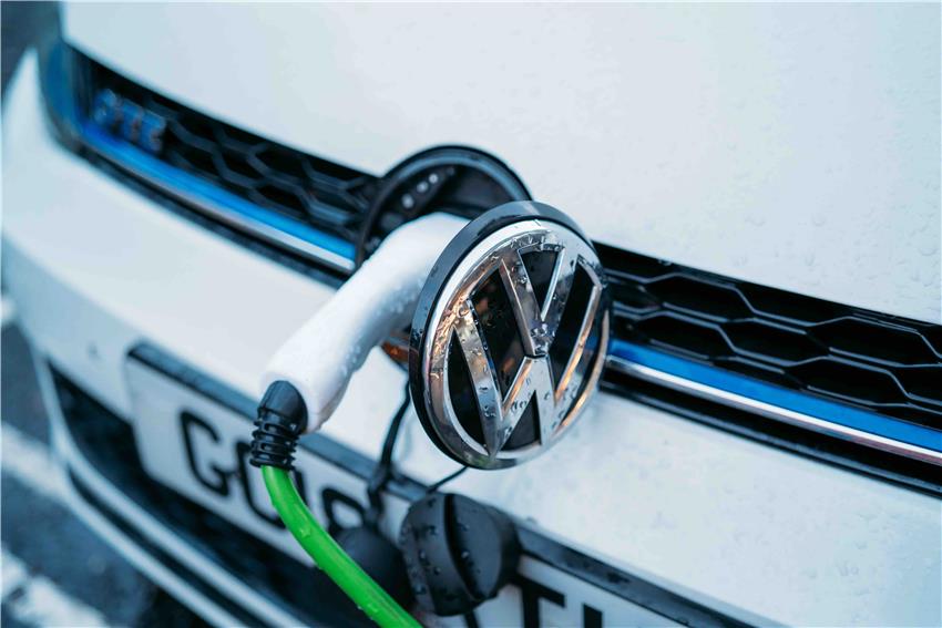 De Grote Hybride Hoax: Hoe 2025 de Plug-in droom aan digelen rijdt