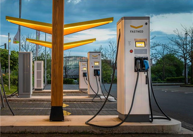 Fast charging with flair: Fastned’s yellow gems along the E34