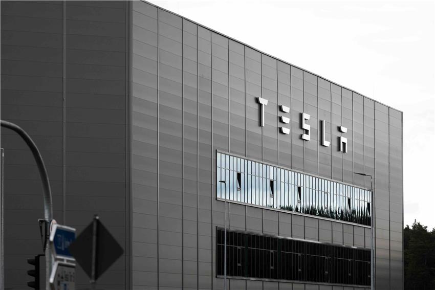 Chinese auto giants threaten Tesla’s self-driving dream: A race against time