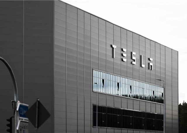 Chinese auto giants threaten Tesla’s self-driving dream: A race against time