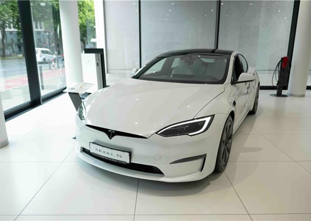 Tesla Model S Facelift 2025: De oude krijger krijgt een nieuwe jas