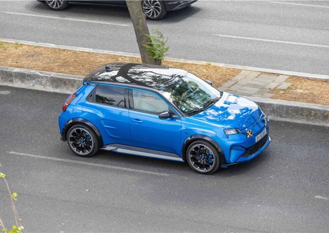 Renault's electric 5: 100.000 reasons to ditch the pump