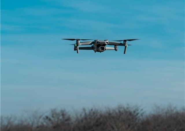 De Opkomst van Drones: Hun Oorsprong en Toekomstige Rol in Verschillende Sectoren en Mobiliteit