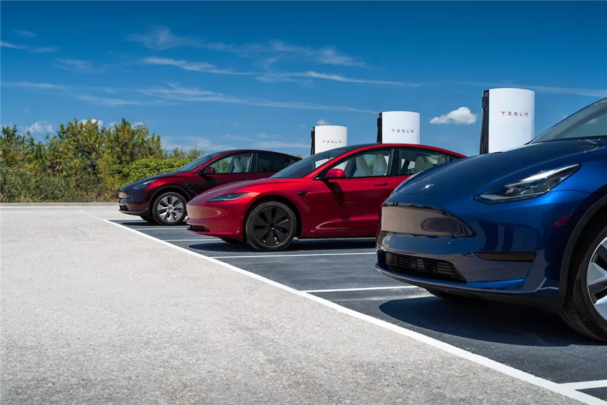 Tesla Opent Eerste V4 Superchargerstation in België
