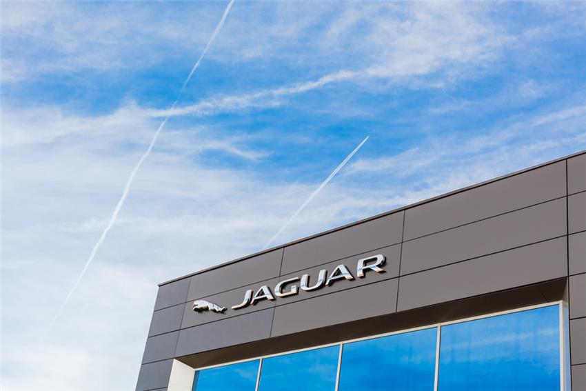 Jaguar: Un pari risqué dans l'Industrie Automobile.